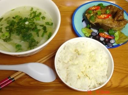 Dùng nước trà nấu cơm ngon !
